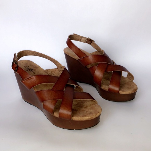 Daytrip Wedges - Picture 1 of 4